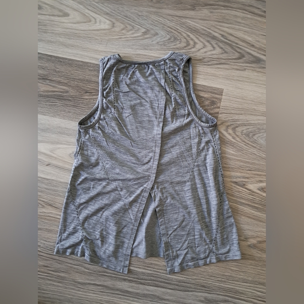 Athleta Foothill Seamless Nylon Cross Back Athletic Tank Size S Like New Gray‎ - Picture 5 of 7